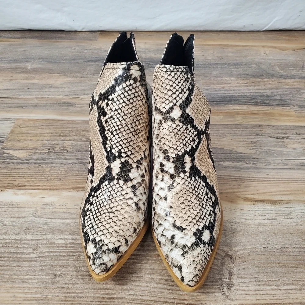 Coastal Cowgirl Snake print ankle bootie Block Heel size 9.5 (40) new!